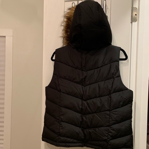 Black puffer vest - Picture 2 of 5